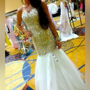 JOVANI white women’s strapless mermaid gown size 0